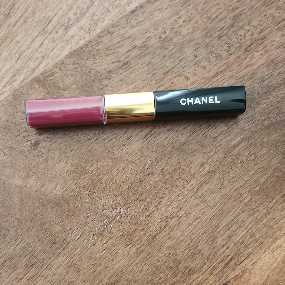 2 CHANEL Le Rouge Duo Ulta Tenue - Milky Blueberry